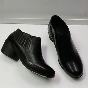 NEW! Black booties
